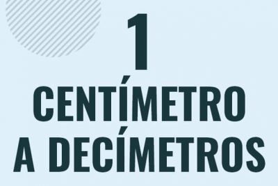 Profesor en pizarra explicando cuanto es 1 centimetro en decimetros o como pasar de 1 cm a dm