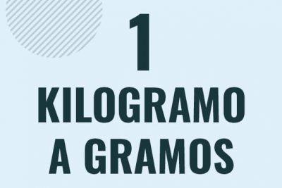 Profesor en pizarra explicando cuanto es 1 kilogramo en gramos o como pasar de 1 kg a g