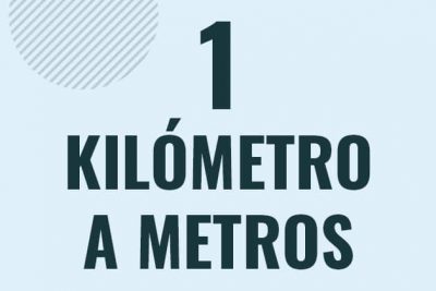 Profesor en pizarra explicando cuanto es 1 kilometro en metros o como pasar de 1 km a m