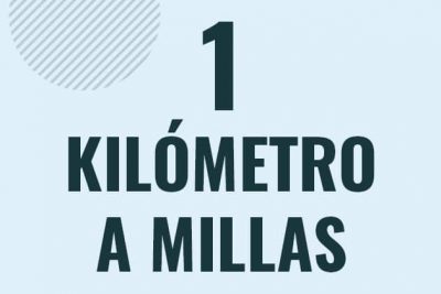 Profesor en pizarra explicando cuanto es 1 kilometro en millas o como pasar de 1 km a mi