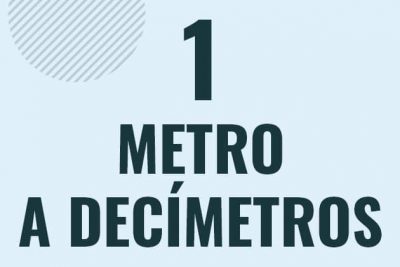 Profesor en pizarra explicando cuanto es 1 metro en decimetros o como pasar de 1 m a dm