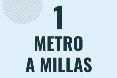 Profesor en pizarra explicando cuanto es 1 metro en millas o como pasar de 1 m a mi