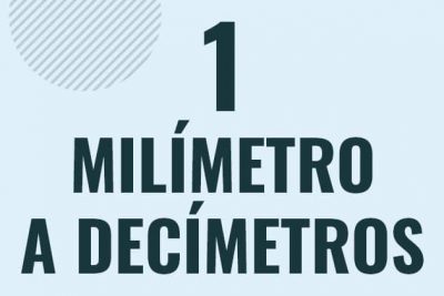 Profesor en pizarra explicando cuanto es 1 milimetro en decimetros o como pasar de 1 mm a dm
