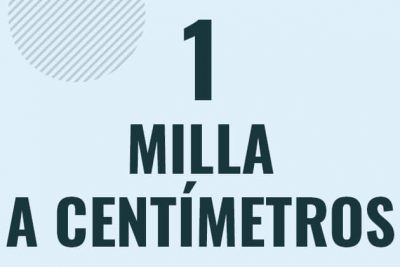 Profesor en pizarra explicando cuanto es 1 milla en centimetros o como pasar de 1 mi a cm