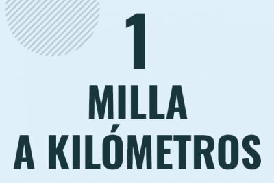 Profesor en pizarra explicando cuanto es 1 milla en kilometros o como pasar de 1 mi a km