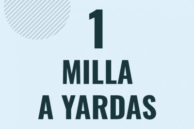 Profesor en pizarra explicando cuanto es 1 milla en yardas o como pasar de 1 mi a yd