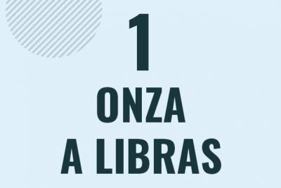 Profesor en pizarra explicando cuanto es 1 onza en libras o como pasar de 1 oz a lb