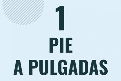 Profesor en pizarra explicando cuanto es 1 pie en pulgadas o como pasar de 1 ft a in