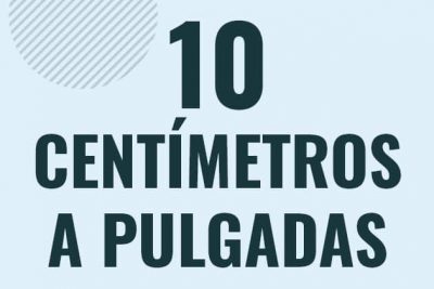 Profesor en pizarra explicando cuanto es 10 centimetros en pulgadas o como pasar de 10 cm a in