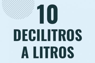 Profesor en pizarra explicando cuanto es 10 decilitros en litros o como pasar de 10 dl a l