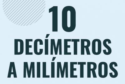 Profesor en pizarra explicando cuanto es 10 decimetros en milimetros o como pasar de 10 dm a mm