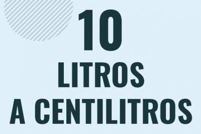 Profesor en pizarra explicando cuanto es 10 litros en centilitros o como pasar de 10 l a cl