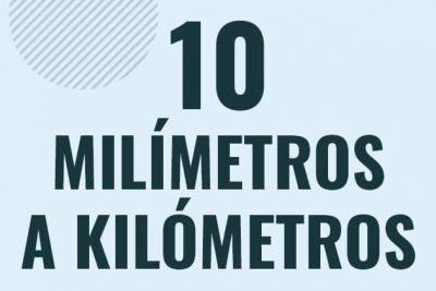 Profesor en pizarra explicando cuanto es 10 milimetros en kilometros o como pasar de 10 mm a km