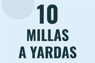 Profesor en pizarra explicando cuanto es 10 millas en yardas o como pasar de 10 mi a yd