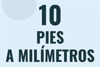 Profesor en pizarra explicando cuanto es 10 pies en milimetros o como pasar de 10 ft a mm