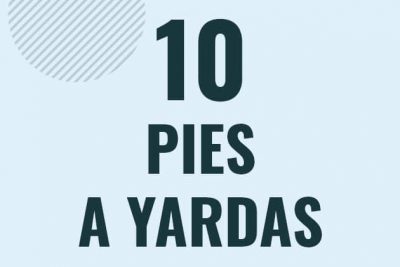 Profesor en pizarra explicando cuanto es 10 pies en yardas o como pasar de 10 ft a yd