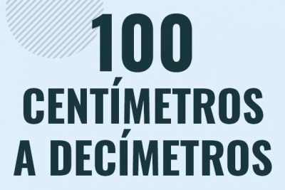 Profesor en pizarra explicando cuanto es 100 centimetros en decimetros o como pasar de 100 cm a dm