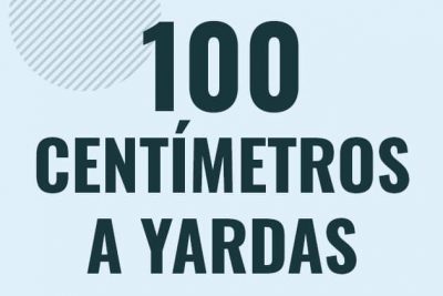 Profesor en pizarra explicando cuanto es 100 centimetros en yardas o como pasar de 100 cm a yd