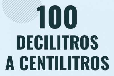 Profesor en pizarra explicando cuanto es 100 decilitros en centilitros o como pasar de 100 dl a cl