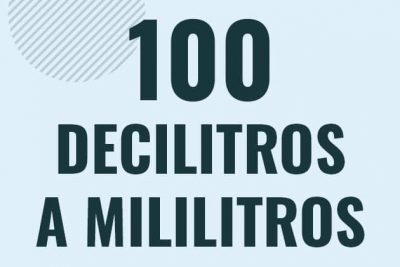 Profesor en pizarra explicando cuanto es 100 decilitros en mililitros o como pasar de 100 dl a ml