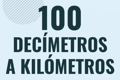 Profesor en pizarra explicando cuanto es 100 decimetros en kilometros o como pasar de 100 dm a km