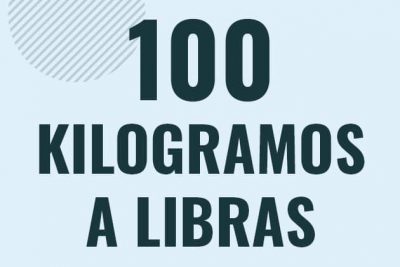 Profesor en pizarra explicando cuanto es 100 kilogramos en libras o como pasar de 100 kg a lb