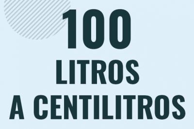 Profesor en pizarra explicando cuanto es 100 litros en centilitros o como pasar de 100 l a cl