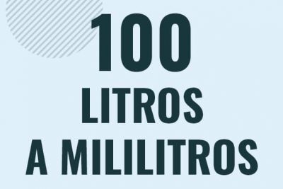 Profesor en pizarra explicando cuanto es 100 litros en mililitros o como pasar de 100 l a ml