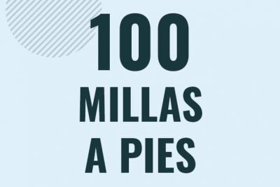 Profesor en pizarra explicando cuanto es 100 millas en pies o como pasar de 100 mi a ft
