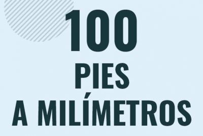 Profesor en pizarra explicando cuanto es 100 pies en milimetros o como pasar de 100 ft a mm