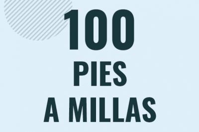 Profesor en pizarra explicando cuanto es 100 pies en millas o como pasar de 100 ft a mi