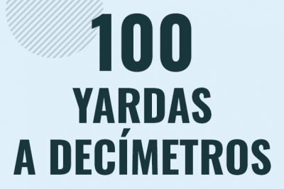 Profesor en pizarra explicando cuanto es 100 yardas en decimetros o como pasar de 100 yd a dm