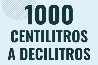 Profesor en pizarra explicando cuanto es 1000 centilitros en decilitros o como pasar de 1000 cl a dl