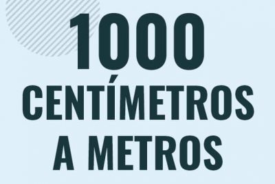 Profesor en pizarra explicando cuanto es 1000 centimetros en metros o como pasar de 1000 cm a m