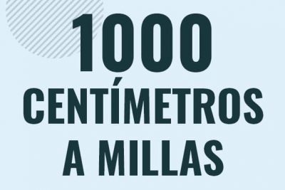Profesor en pizarra explicando cuanto es 1000 centimetros en millas o como pasar de 1000 cm a mi