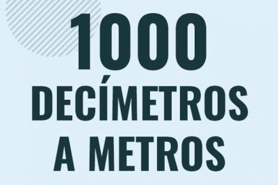 Profesor en pizarra explicando cuanto es 1000 decimetros en metros o como pasar de 1000 dm a m