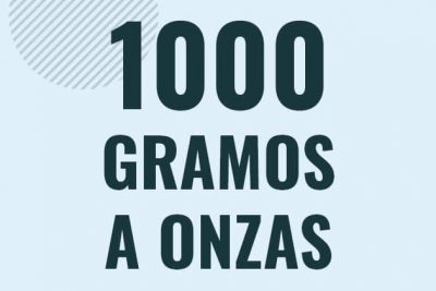 Profesor en pizarra explicando cuanto es 1000 gramos en onzas o como pasar de 1000 g a oz