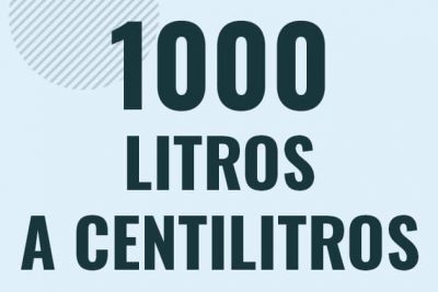 Profesor en pizarra explicando cuanto es 1000 litros en centilitros o como pasar de 1000 l a cl