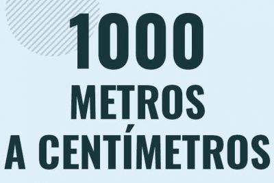 Profesor en pizarra explicando cuanto es 1000 metros en centimetros o como pasar de 1000 m a cm