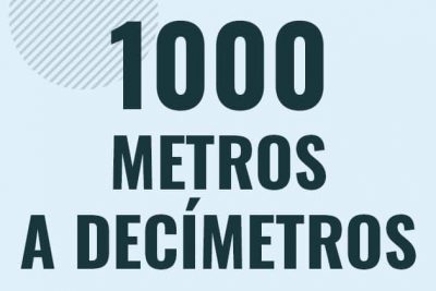 Profesor en pizarra explicando cuanto es 1000 metros en decimetros o como pasar de 1000 m a dm