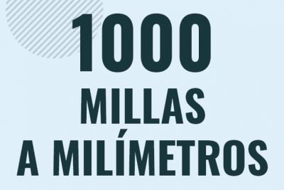 Profesor en pizarra explicando cuanto es 1000 millas en milimetros o como pasar de 1000 mi a mm