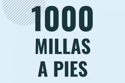 Profesor en pizarra explicando cuanto es 1000 millas en pies o como pasar de 1000 mi a ft