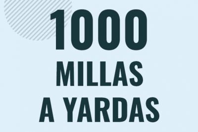 Profesor en pizarra explicando cuanto es 1000 millas en yardas o como pasar de 1000 mi a yd