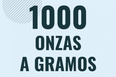 Profesor en pizarra explicando cuanto es 1000 onzas en gramos o como pasar de 1000 oz a g