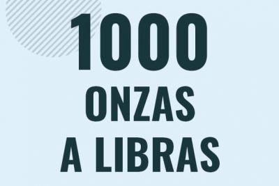 Profesor en pizarra explicando cuanto es 1000 onzas en libras o como pasar de 1000 oz a lb