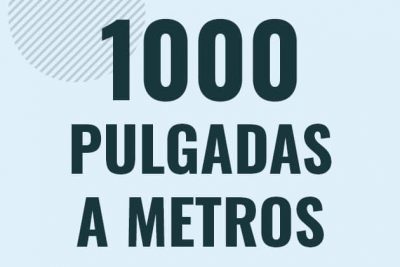 Profesor en pizarra explicando cuanto es 1000 pulgadas en metros o como pasar de 1000 in a m