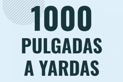 Profesor en pizarra explicando cuanto es 1000 pulgadas en yardas o como pasar de 1000 in a yd