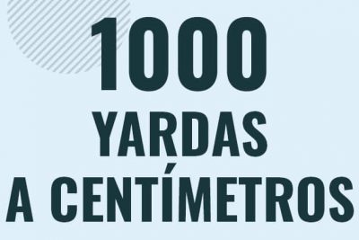 Profesor en pizarra explicando cuanto es 1000 yardas en centimetros o como pasar de 1000 yd a cm
