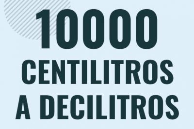 Profesor en pizarra explicando cuanto es 10000 centilitros en decilitros o como pasar de 10000 cl a dl