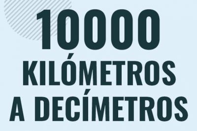 Profesor en pizarra explicando cuanto es 10000 kilometros en decimetros o como pasar de 10000 km a dm